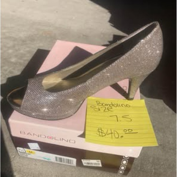 Heels and hats - Picture 9 of 13